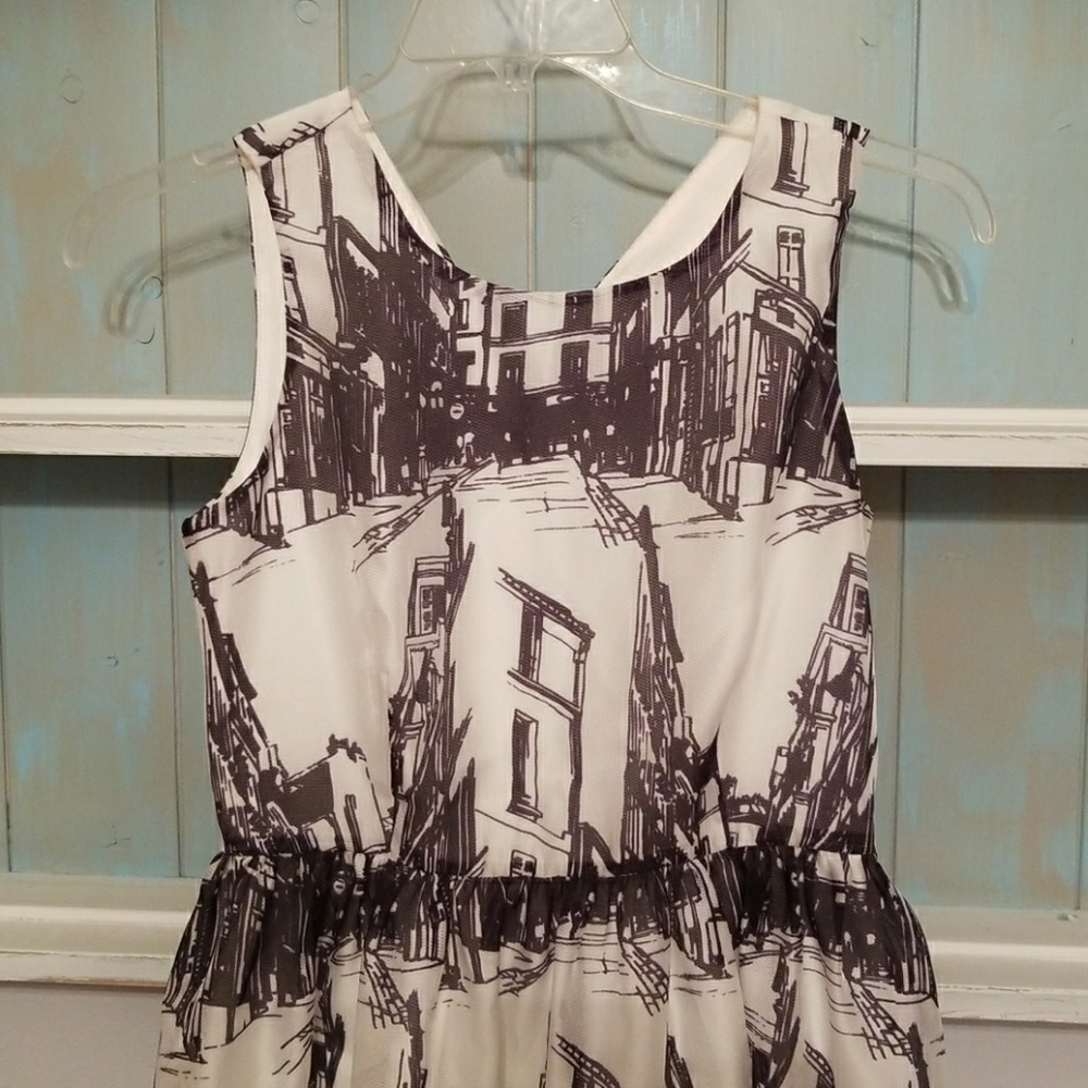 SOLD*Sweet Sinammon Cityscape Midi Dress - Picture 3 of 6
